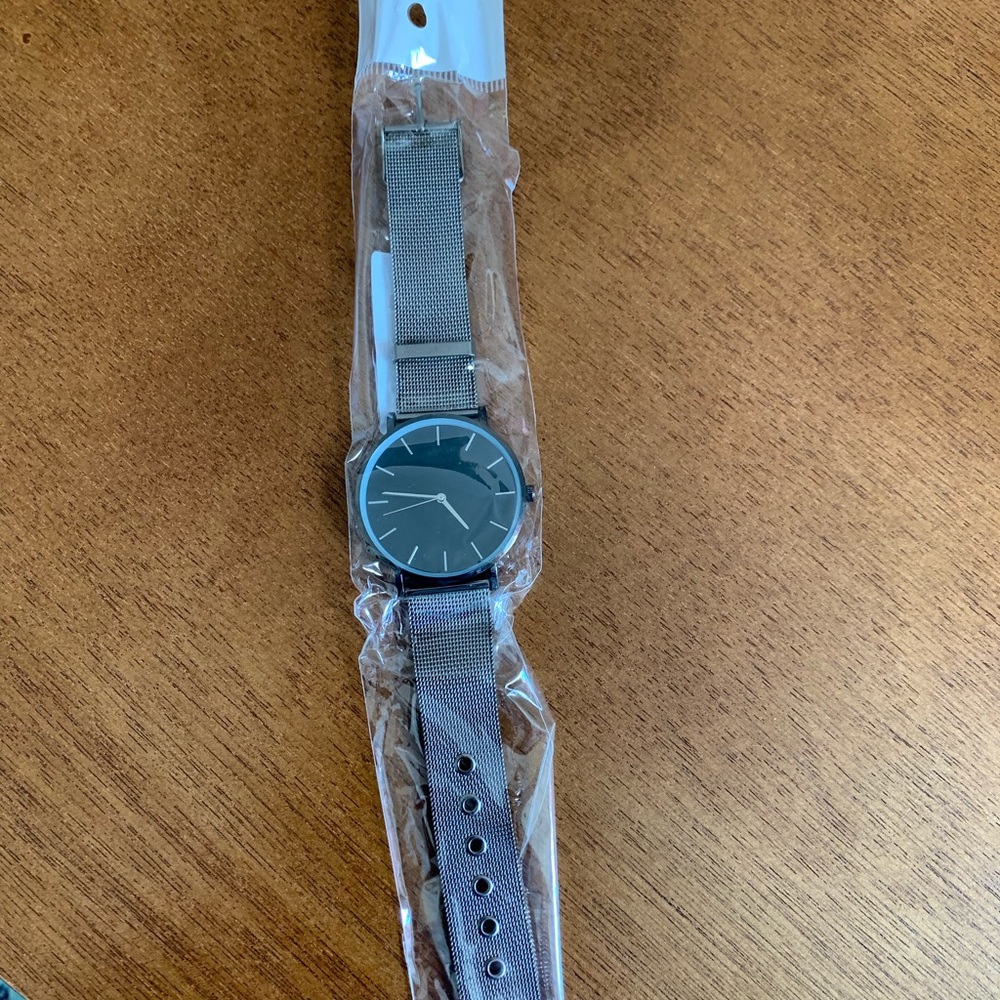 Watch (NWT)